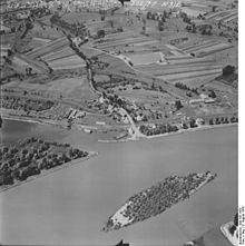 Bilder der Rheinbefliegung von 1953, von links nach rechts: Hafeneinfahrt Lauterbourg, Insel mit Büschen vor dem Auer Köpfle und der Einmündung des Illinger Altrheins, der Fahrkopf mit einer zweiten Insel am rechten Rheinufer