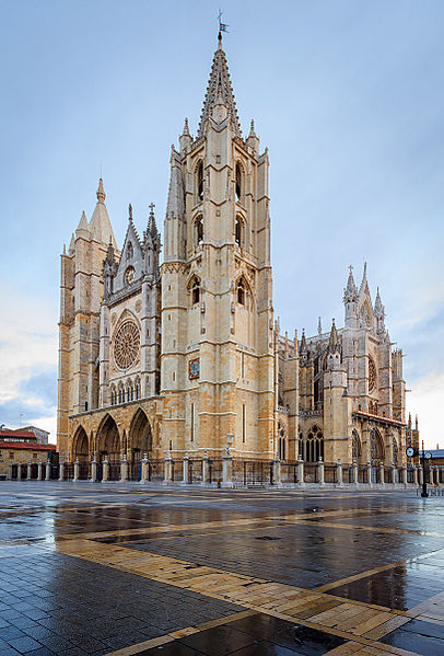 File:Catedral Gótica de León.jpg