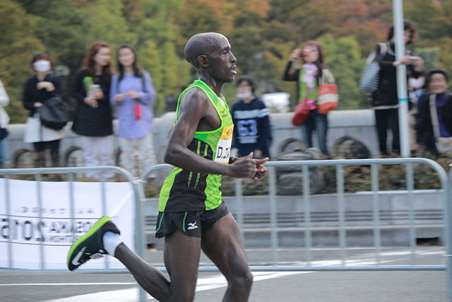 Daniel Kosgei, coureur kényan au marathon d'Osaka 2015.