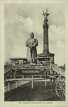 Postcard of the wooden statue of Hindenburg erected in Berlin for the first anniversary of Tannenberg Eisernehindenburg.jpg