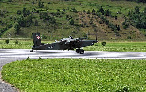 Pilatus PC-6 des Forces aériennes suisses avec des parachutistes de la Compagnie d'éclaireurs-parachutistes 17 en juillet 2017