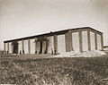 Les ruines de la grange d'Isenschnibbe après le massacre.