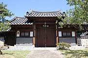 Gate to 회덕쌍청당 and 은진송씨 대종가