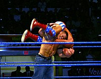 John Cena aplica o F-U em Kurt Angle