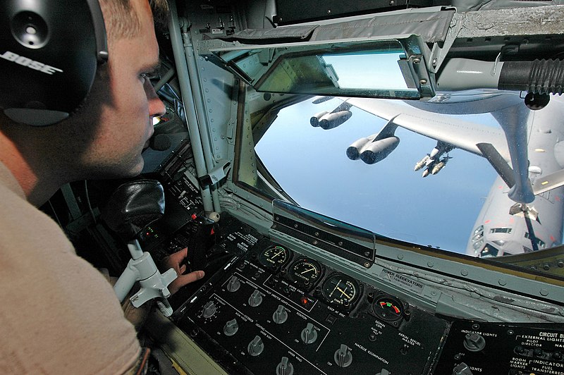 http://upload.wikimedia.org/wikipedia/commons/thumb/1/1d/KC-135_Stratotanker_boom_operator.jpg/800px-KC-135_Stratotanker_boom_operator.jpg