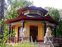 Pavillon chinois du château de Cassan, L'Isle-Adam (1781-1785)[2].