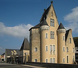 Slottet Château des Carmes används som stadshus