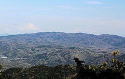 弥勒山から望む三国山（2012年4月27日）