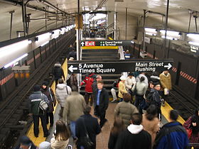 Quai central de la station.