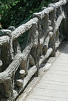 Davioud's paths on the Belvedere feature fences made of cement "logs."