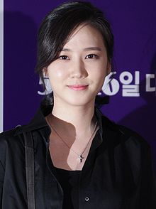 Park Eun-bin at the VIP premiere for "Mina's Stationery Store", 8 May 2013.JPG