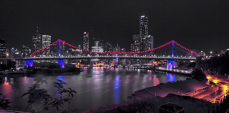 Le Story Bridge aux couleurs de la France, à Brisbane (Australie)