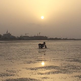 پرونده:Sunrise in Persian Gulf.JPG