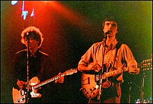 Talking Heads' Jerry Harrison (left) and David Byrne, late 1970s Talkin'HeadsELMO.jpg