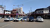 十日町駅前。駅通りが奥に連なる