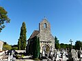 L'église entourée de son cimetière.