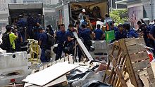 Police dismantle roadblocks on Queensway Umbrella Revolution Police clear Roadblock in Queensway 20141014.jpg