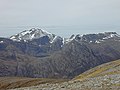 Blick von Osten zum Coire Grànda, links der Beinn Dearg, rechts der Gipfelgrat des Cona’ Mheall