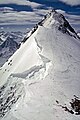 Převěj na Wildspitze. Část převěje je utržená horolezcem (19. dubna 1997), bez tragických následků. její pád způsobil lavinu. Na stejném místě došlo ke smrtelné nehodě 4. dubna 2009.