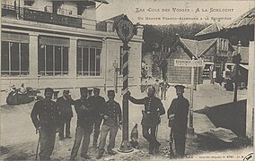 Un groupe franco-allemand à la frontière (photographie Adolphe Weick).