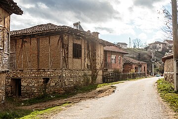 Стара куќа во селото