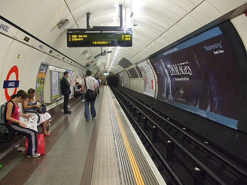 File:Angel station northbound look south.JPG - 