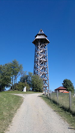 Pohled od přístupové cesty