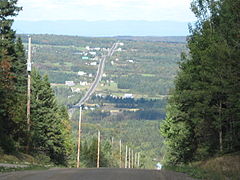 Route 279 climbs appalachian hills near Notre-Dame-Auxiliatrice-de-Buckland.
