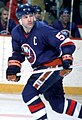 Denis Potvin, capitaine des Islanders, mène son équipe à la victoire en 1980, 1981, 1982 et 1983.