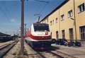 ÖBB 1012 mit Pflatsch in rot am Wiener Südbahnhof, Juni 1997