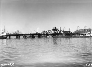 Hisingsbron i augusti 1936.