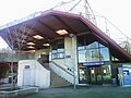 La gare de L'Isle-d'Abeau, avec sa structure en atomes sur le toit.