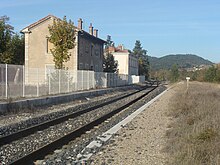 Ancien bâtiment voyageurs et voies