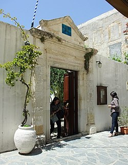 הכניסה לבית הכנסת עץ חיים