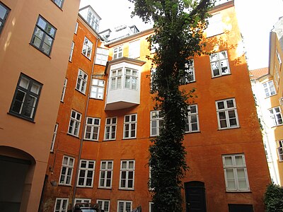 The building seen from the courtyard.