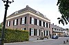 Deftig herenhuis van begane-grond en verdieping