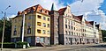 Mietshaus in halboffener Bebauung, Teil einer einheitlich gestalteten Häuserzeile (zugehörig Leipziger Straße 146, 148, 150, 152, 154, 156 und Nordplatz 19)