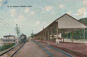 Niantic station 1915 postcard (2).jpg