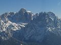 Cima Immink mit der schneebedeckten Gipfelabdachung, rechts neben dem höchsten Gipfel, der Pala di San Martino