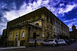 Palazzo d'Avalos, lato piazza del Popolo