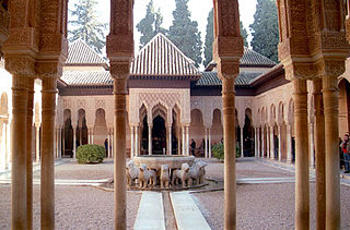 Patio des lions dans l'Alhambra de Grenade.