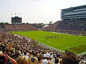 Footballspiel im Ross-Ade Stadium (2006)