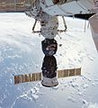 Les deux grues Strela de l'ISS, montées sur Pirs.