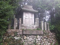 白山比賣神社本殿石祠