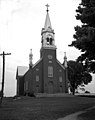 L'église Sainte-Rose-de-Lima en 1947, par Champlain Marcil.