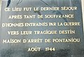 Plaque commémorative à la mémoire des résistants emprisonnés à Pontaniou pendant la Seconde Guerre mondiale