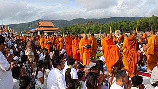 2600 munke modtager almisser, Koh Samui, Thailand (Nr. 9 i Commons:Photo challenge/2016 - Religious practices)