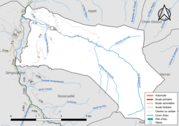 Carte en couleur présentant le réseau hydrographique de la commune