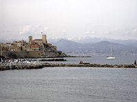 Les remparts d’Antibes.