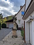 Boskovice - socha Panny Marie v údolí Bělé mezi domy čp. 718 a 2047 (stav listopad 2023) (1).jpg